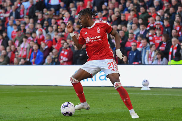 在球门前筑 在球门前筑